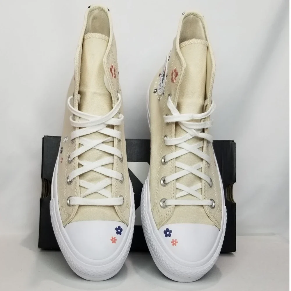 Converse Women's CTAS Lift Platform Petite Petals Hi Tops Size 8.5 A14265C NWT - Picture 2 of 9